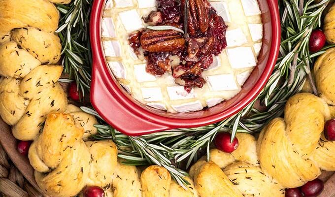 Herby Pull-Apart Bread Wreath